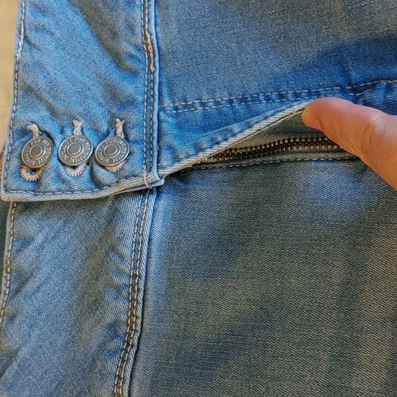 NWT Women's Mid Rise Denim Cuffed Shorts With Tummy Control - Picture 3 of 8